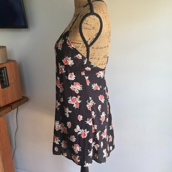 Forever 21 – Black Floral Skater Mini Dress – Size Small - Picture 7 of 12
